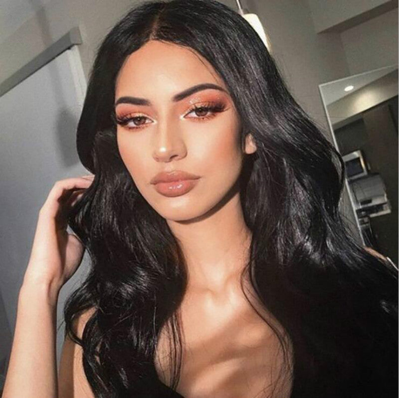 African Black Woman's Long Wavy Middle Part Wig